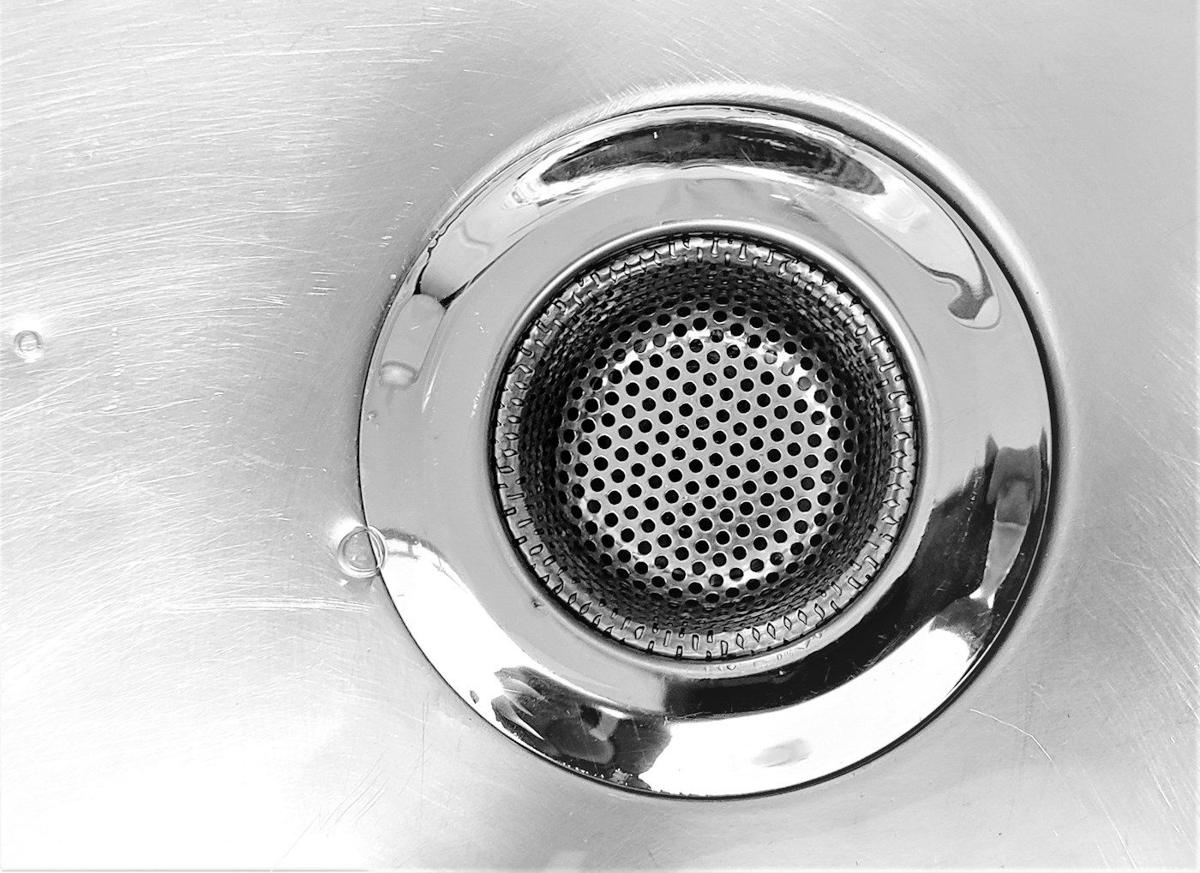 Débouchage évier : bonde d’évier en inox avec sa crépine